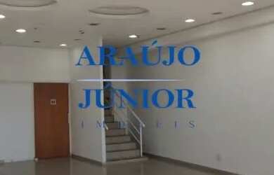 Imagem: O depósito possui 2 Vagas na garagem, 130m² de Área e está