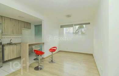 Imagem: O apartamento possui 2 Dormitórios, 1 Banheiro, 1 Vaga na garagem