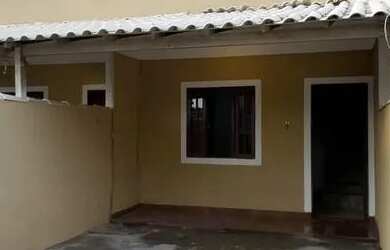 Imagem: A casa possui 2 Dormitórios, 2 Banheiros, 1 Vaga na garagem