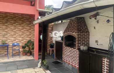 Imagem: A casa possui 3 Dormitórios, 2 Banheiros, 1 Vaga na garagem