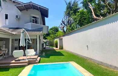 Imagem: A casa em condomínio possui 4 Dormitórios, 4 Banheiros, 3