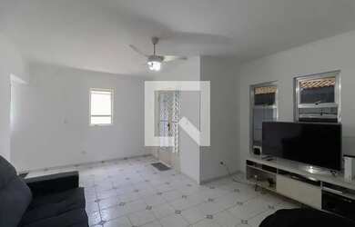 Imagem: A casa possui 3 Dormitórios, 3 Banheiros, 4 Vagas na garagem