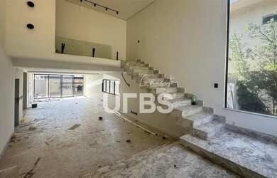 Imagem: A casa em condomínio possui 4 Dormitórios, 5 Banheiros, 4