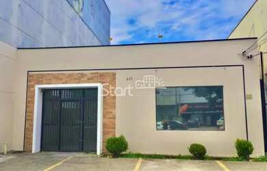 Imagem: O depósito possui 4 Vagas na garagem, 186m² de Área e está