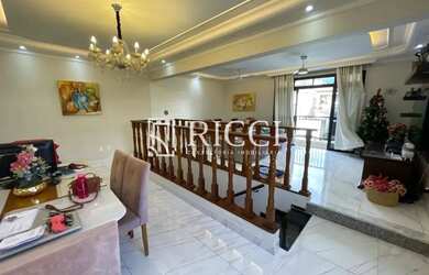 Imagem: A casa possui 5 Dormitórios, 4 Banheiros, 2 Vagas na garagem