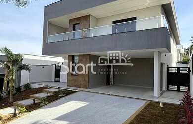 Imagem: A casa em condomínio possui 3 Dormitórios, 4 Banheiros, 4