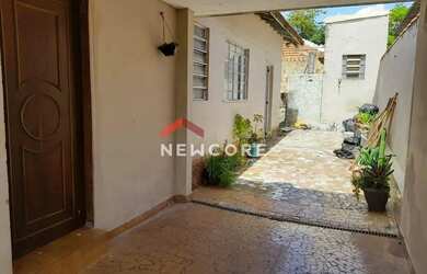 Imagem: A casa possui 3 Dormitórios, 1 Banheiro, 1 Vaga na garagem