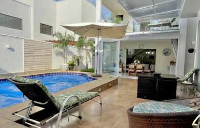 Imagem: A casa em condomínio possui 4 Dormitórios, 5 Banheiros, 4