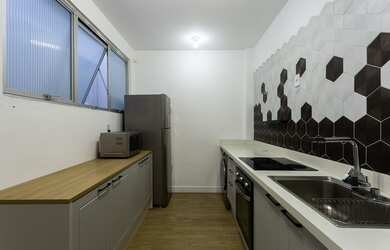 Imagem: O apartamento possui 1 Dormitório, 1 Banheiro, 1 Vaga na garagem