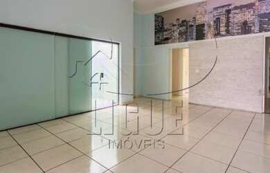 Imagem: O depósito possui 5 Vagas na garagem, 300m² de Área e está