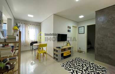 Imagem: O apartamento possui 2 Dormitórios, 1 Banheiro, 2 Vagas na