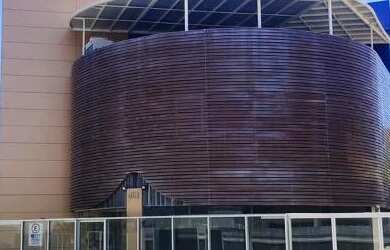 Imagem: O depósito possui 5 Vagas na garagem, 1.201m² de Área e