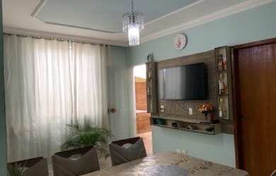 Imagem: A casa possui 3 Dormitórios, 2 Banheiros, 2 Vagas na garagem