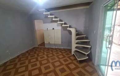 Imagem: A casa possui 3 Dormitórios, 1 Banheiro, 1 Vaga na garagem