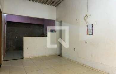 Imagem: A casa possui 3 Dormitórios, 1 Banheiro, 2 Vagas na garagem