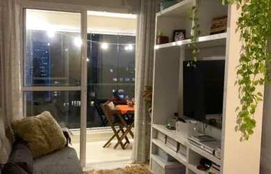 Imagem: O apartamento possui 2 Dormitórios, 1 Banheiro, 1 Vaga na garagem