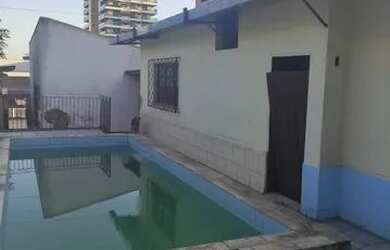 Imagem: A casa possui 3 Dormitórios, 3 Banheiros, 400m² de Área e