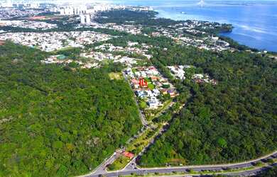 Imagem: A casa em condomínio para alugar possui 5 Dormitórios, 2 Banheiros