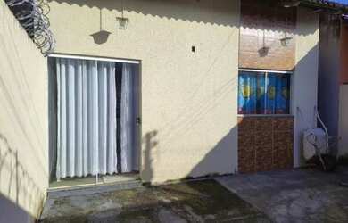 Imagem: A casa possui 2 Dormitórios, 1 Banheiro, 1 Vaga na garagem