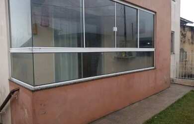 Imagem: O apartamento possui 2 Dormitórios, 1 Banheiro, 1 Vaga na garagem