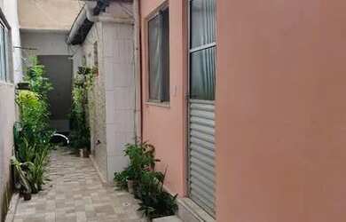 Imagem: A casa possui 3 Dormitórios, 1 Banheiro e está localizado