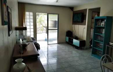 Imagem: O apartamento possui 3 Dormitórios, 1 Banheiro, 1 Vaga na garagem