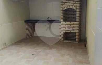 Imagem: A casa possui 3 Dormitórios, 4 Banheiros, 2 Vagas na garagem