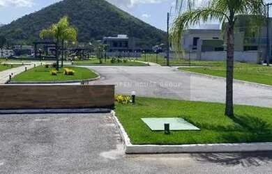 Imagem 4: Casa à Venda. Piscina, Varanda, Guarda roupae10m² de Área