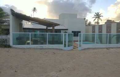 Imagem 2: Casa Residencial. Piscina, Churrasqueira, 300m² de Áreae1 Vaga na garagem