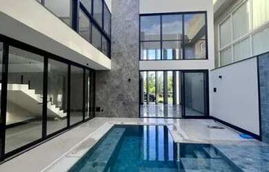 Imagem: A casa em condomínio possui 4 Dormitórios, 5 Banheiros, 4