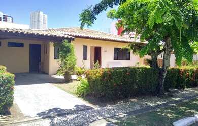 Imagem: A casa possui 3 Dormitórios, 2 Banheiros, 1 Vaga na garagem