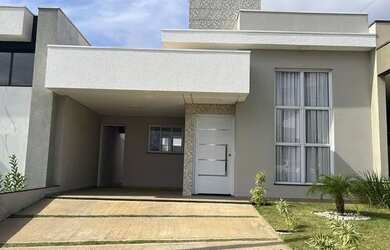 Imagem: A casa em condomínio possui 3 Dormitórios, 2 Banheiros, 2