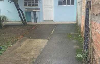 Imagem: A casa possui 2 Dormitórios, 1 Banheiro, 1 Vaga na garagem