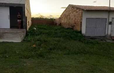 Imagem: O terreno possui 120m² de Área e está localizado em Simão