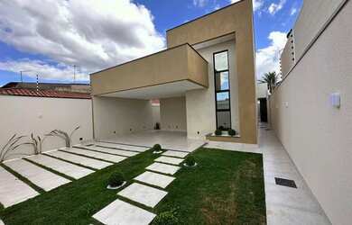 Imagem: A casa possui 2 Dormitórios, 2 Banheiros, 2 Vagas na garagem