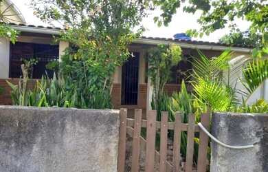 Imagem: A casa possui 1 Dormitório, 1 Banheiro, 1 Vaga na garagem e