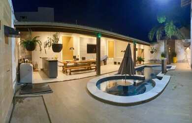 Imagem: A casa possui 3 Dormitórios, 4 Banheiros, 4 Vagas na garagem