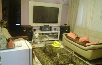 Imagem: A casa possui 3 Dormitórios, 2 Banheiros e 180m² de Área