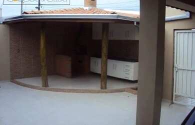 Imagem: A casa possui 3 Dormitórios, 1 Banheiro, 4 Vagas na garagem