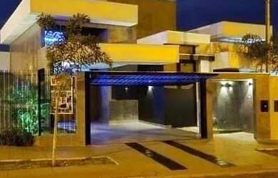 Imagem: A casa possui 3 Dormitórios, 3 Banheiros, 2 Vagas na garagem