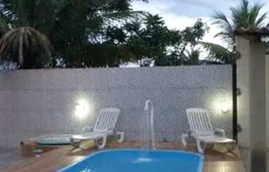 Imagem: A casa possui 2 Dormitórios, 2 Banheiros, 2 Vagas na garagem