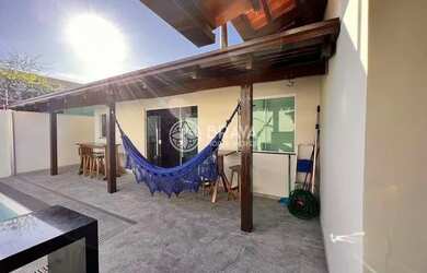 Imagem: A casa possui 2 Dormitórios, 3 Banheiros, 1 Vaga na garagem