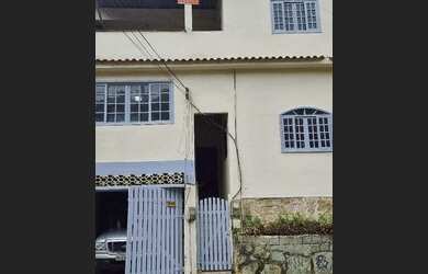 Imagem: A casa possui 3 Dormitórios, 3 Banheiros, 1 Vaga na garagem