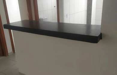 Imagem: O apartamento possui 2 Dormitórios, 1 Banheiro, 1 Vaga na garagem