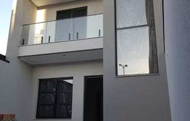 Imagem: A casa possui 3 Dormitórios, 5 Banheiros, 3 Vagas na garagem