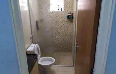 Imagem: A casa possui 2 Dormitórios, 1 Banheiro, 1 Vaga na garagem