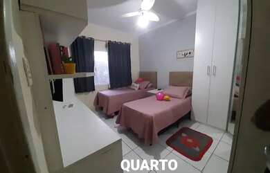 Imagem: A casa possui 3 Dormitórios, 2 Banheiros, 2 Vagas na garagem