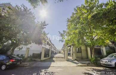 Imagem: A casa em condomínio possui 3 Dormitórios, 4 Banheiros, 224m²