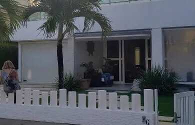 Imagem: A casa em condomínio possui 3 Dormitórios, 3 Banheiros, 560m²