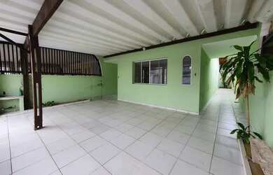 Imagem: A casa possui 2 Dormitórios, 1 Banheiro, 3 Vagas na garagem